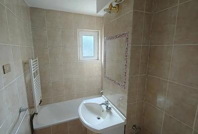 Apartament cu 2 camere decomandat în Micro 4 - 3