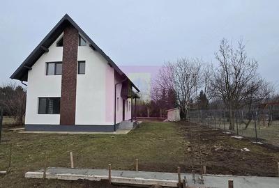 Casă cu 4 camere cu Teren 450 Mp în Brebu