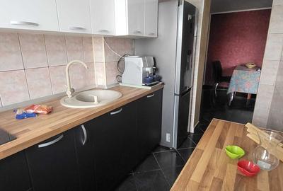 Apartament cu 3 camere semidecomandat în Exterior Vest