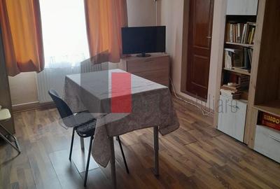 Apartament cu 3 camere decomandat în Drumul Taberei
