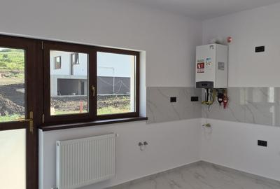 Casă cu 3 camere în Tomești