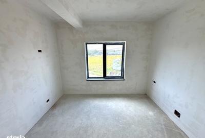 Casă cu 4 camere în Dancu