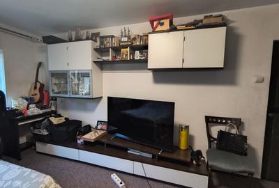 Apartament cu 3 camere decomandat în Far