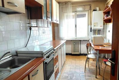 Apartament cu 3 camere decomandat în Săsar