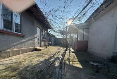 Casă cu 4 camere cu Canalizare în Semicentral