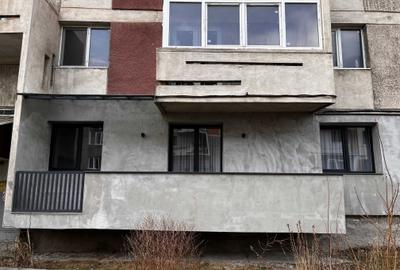 Apartament cu 2 camere semidecomandat, mobilat în Central