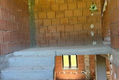 Casă cu 4 camere cu Teren 400 Mp în Slimnic - 9