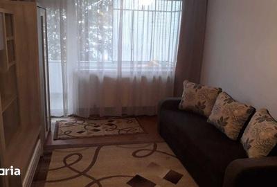 Apartament cu 2 camere semidecomandat în Aleea Carpați