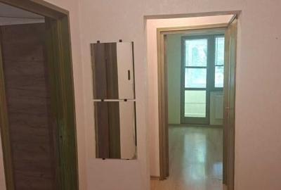 Apartament cu 3 camere semidecomandat în Dristor