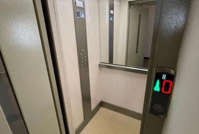 Apartament cu 3 camere semidecomandat în Frații Golești