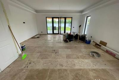 Casă cu 4 camere cu Teren 400 Mp în Central
