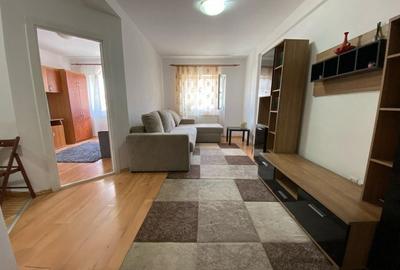 Apartament cu 2 camere semidecomandat, mobilat în Broscărie
