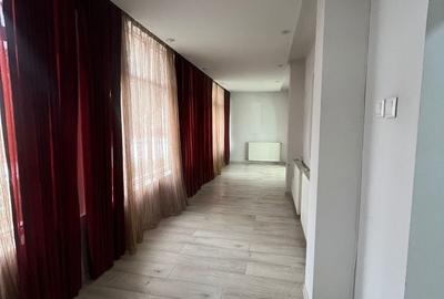 Apartament cu 3 camere în Central - 2