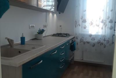 Apartament cu 2 camere semidecomandat, mobilat în Tomis II