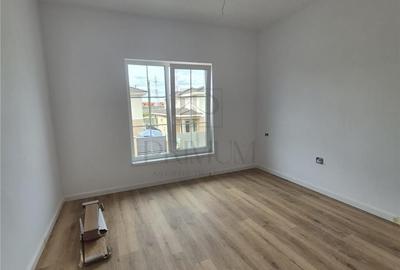 Casă cu 4 camere cu Teren 300 Mp în Central