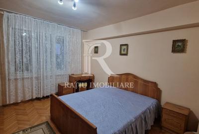 Apartament cu 4 camere decomandat, mobilat în Decebal