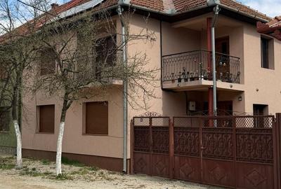 Casă cu 4 camere în Central - 2