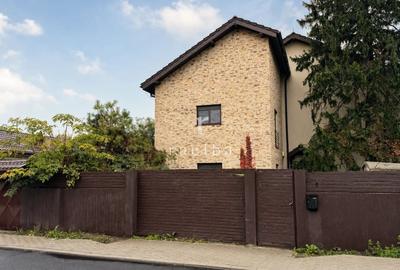 Casă cu 5 camere cu Teren 250 Mp în Tunari
