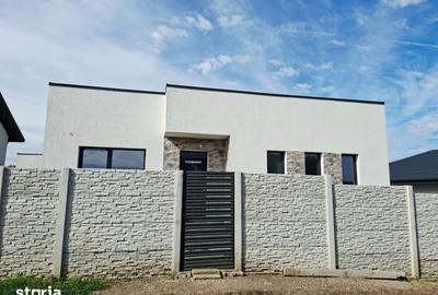 Casă cu 3 camere cu Teren 353 Mp în Berceni