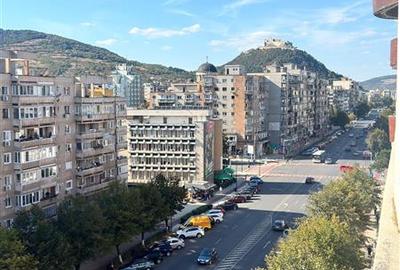 Apartament cu 2 camere decomandat în Decebal