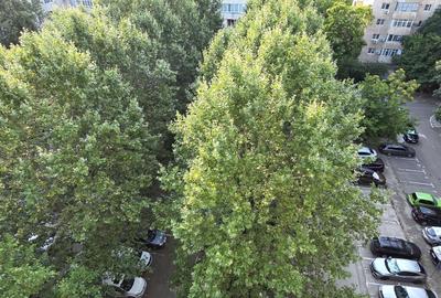 Apartament cu 4 camere decomandat în Berceni