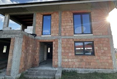 Casă cu 4 camere cu Teren 500 Mp în Budești - 1