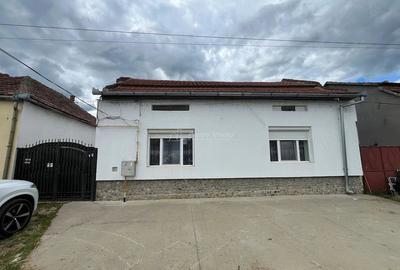 Casă cu 4 camere cu Teren 200 Mp în Central