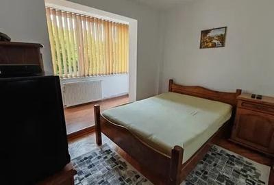 Apartament cu 3 camere decomandat în Tudor