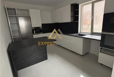 Casă cu Teren 2100 Mp în Central - 2