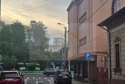 Casă individuală cu 4 camere cu Teren 30 Mp în Parcul Carol - 1