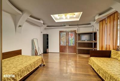 Apartament cu 4 camere decomandat în Victoriei