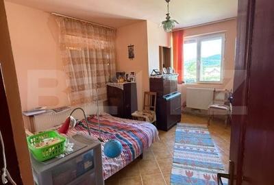 Casă cu 10 camere cu Teren 2714 Mp în Glod