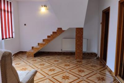 Casă individuală cu 4 camere cu Garaj în Central - 2