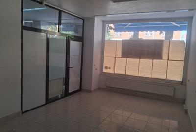 Spațiu comercial, de 35 mp, în Central - 3