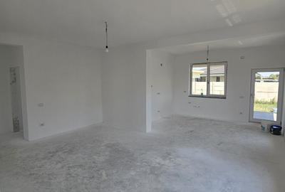 Casă cu 4 camere în Central - 2