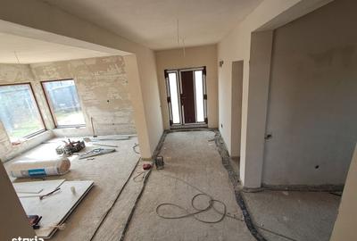 Casă cu 4 camere în Gilău