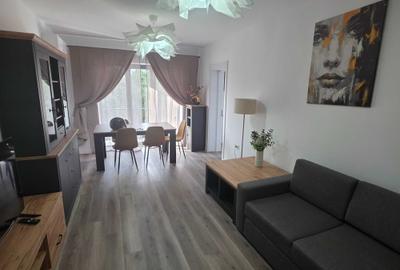 Apartament cu 3 camere decomandat în Central