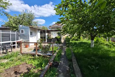 Casă individuală cu 5 camere cu Canalizare în Km 5 - 3