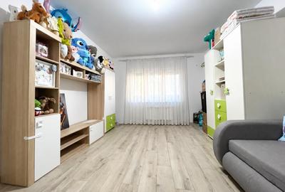 Apartament cu 3 camere decomandat, mobilat în Soarelui