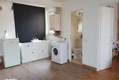 Apartament cu 3 camere decomandat în Cetate