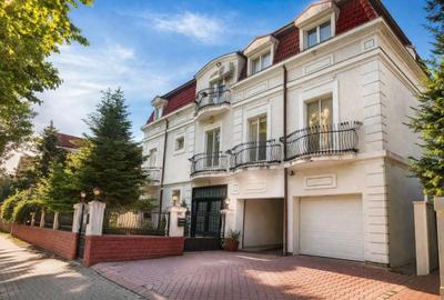 Casă individuală cu 8 camere cu Canalizare în Pipera