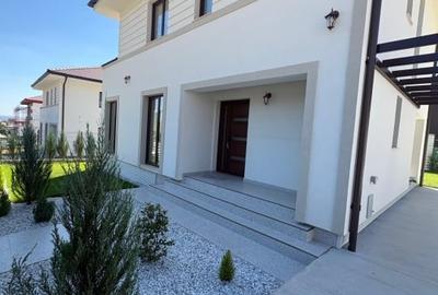 Casă individuală cu 4 camere cu Canalizare în Săsar