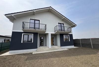 Duplex cu 5 camere cu Canalizare în Moșnița Nouă