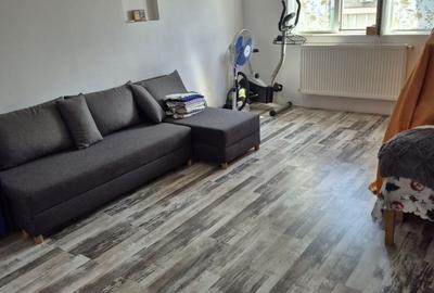 Apartament cu 3 camere decomandat în Exterior Vest