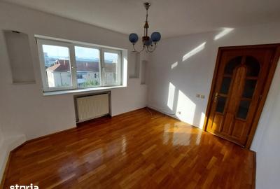 Apartament cu 4 camere în Central