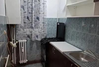 Apartament cu 2 camere semidecomandat în Podu Roș