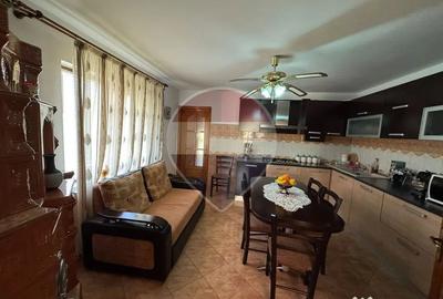 Casă cu 6 camere cu Teren 1526 Mp în Bolotești