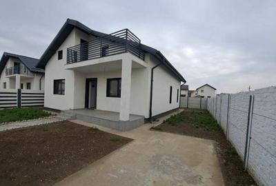 Casă cu 3 camere cu Teren 300 Mp în Central
