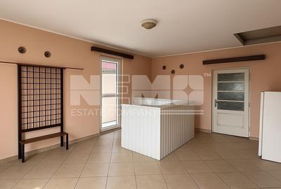 Casă individuală cu 6 camere cu Canalizare în Ultracentral