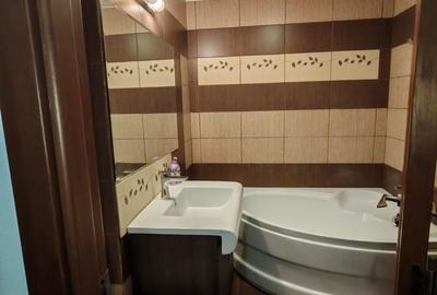 Apartament cu 4 camere decomandat în 1 Mai